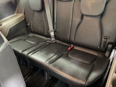 Used 2025 Kia Carnival image 27