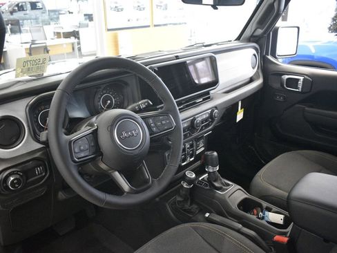 New 2025 Jeep Gladiator Sport image 28