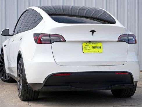 Used 2022 Tesla Model Y Performance image 6