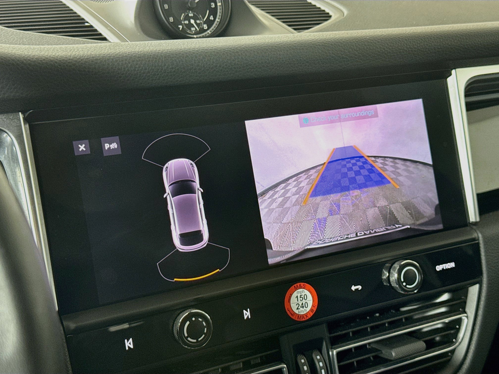 Certified 2023 Porsche Macan AWD/4WD image 18