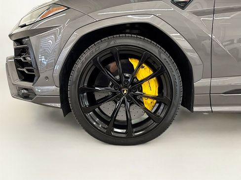 Used 2022 Lamborghini Urus image 34