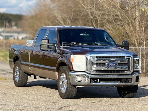 Used 2011 Ford F250 Lariat w/ Lariat Interior Pkg RWD image 1