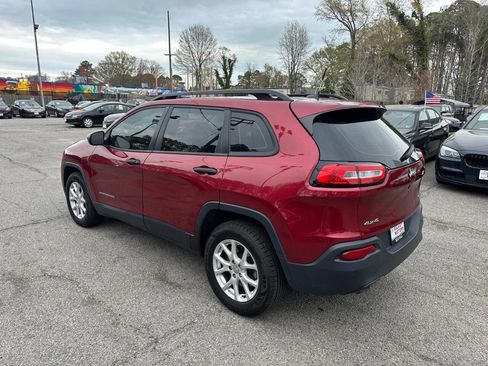 Used 2016 Jeep Cherokee Sport image 6