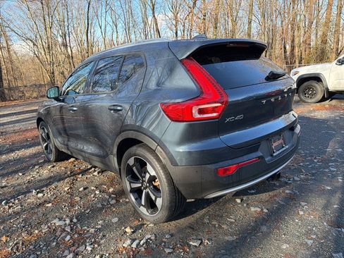 Used 2022 Volvo XC40 T5 Momentum w/ Premium Package image 4