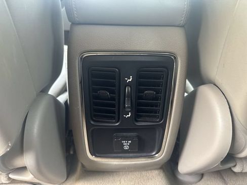 Used 2013 Jeep Grand Cherokee Laredo AWD/4WD image 24