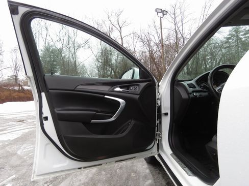 Used 2015 Buick Regal image 9