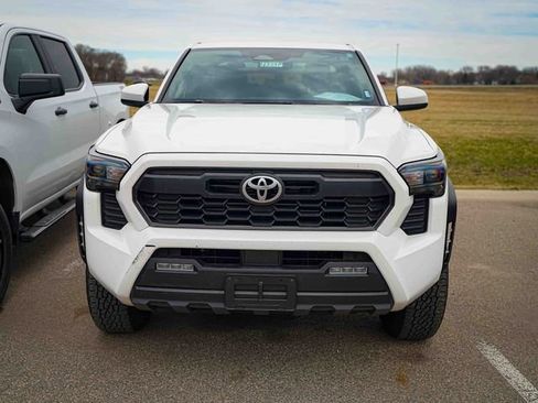 Used 2024 Toyota Tacoma TRD Off-Road image 2