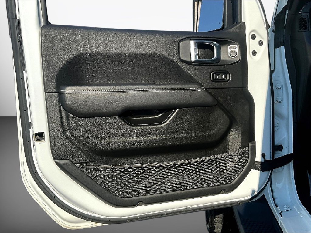 Used 2022 Jeep Wrangler Unlimited Sahara w/ Safety Group AWD/4WD image 23