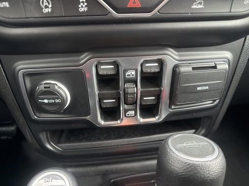 Used 2022 Jeep Gladiator Sport image 30