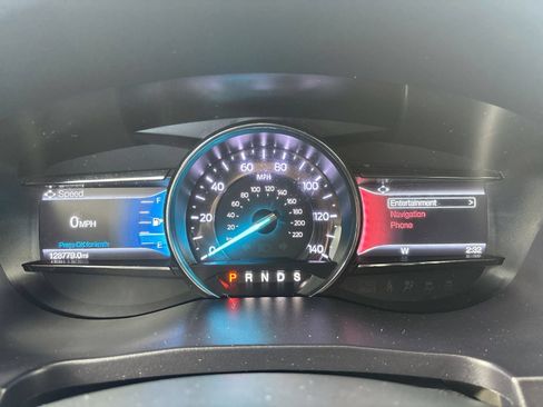 Used 2018 Ford Explorer XLT w/ Equipment Group 202A FWD image 12
