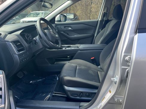 Used 2025 Nissan Rogue SV image 22