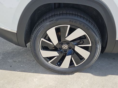 New 2026 Volkswagen Atlas Cross Sport SEL AWD/4WD image 5