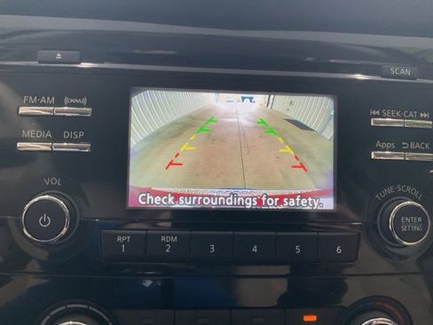 Used 2015 Nissan Rogue S image 13