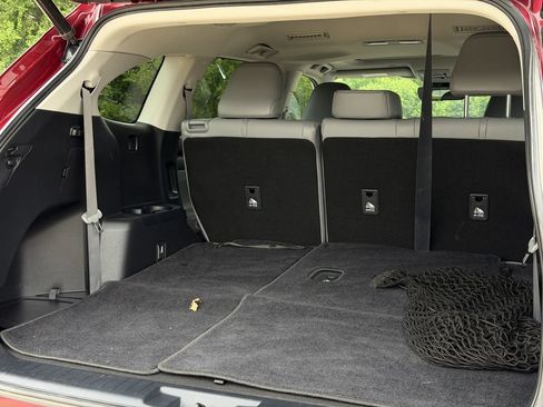 Used 2020 Toyota Highlander XLE FWD image 30