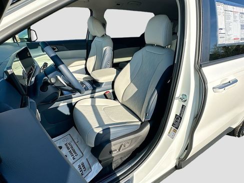 New 2026 Kia Carnival EX FWD image 21