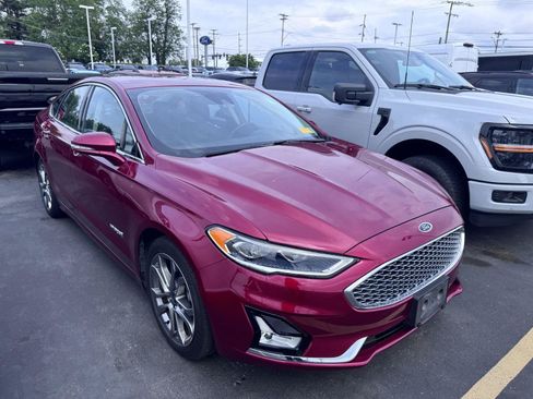 Used 2019 Ford Fusion Titanium FWD image 3
