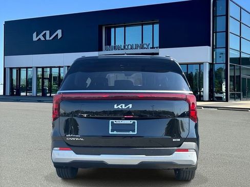 New 2026 Kia Carnival EX FWD image 5