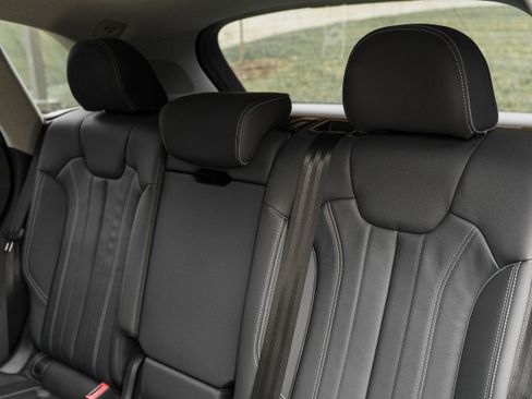 Used 2024 Audi Q5 e Premium Plus image 24