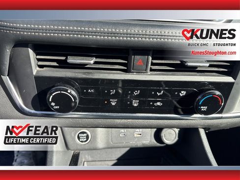 Used 2023 Nissan Rogue S image 29