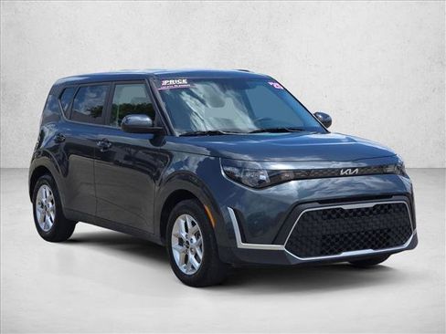 Used 2025 Kia Soul LX w/ LX Technology Package FWD image 3
