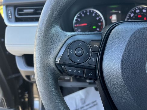 Used 2022 Toyota RAV4 XLE image 19
