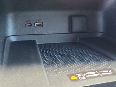 Certified 2025 Chevrolet Traverse LT FWD image 37