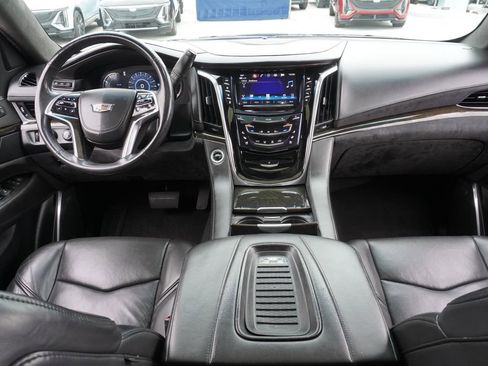 Used 2018 Cadillac Escalade Platinum image 12