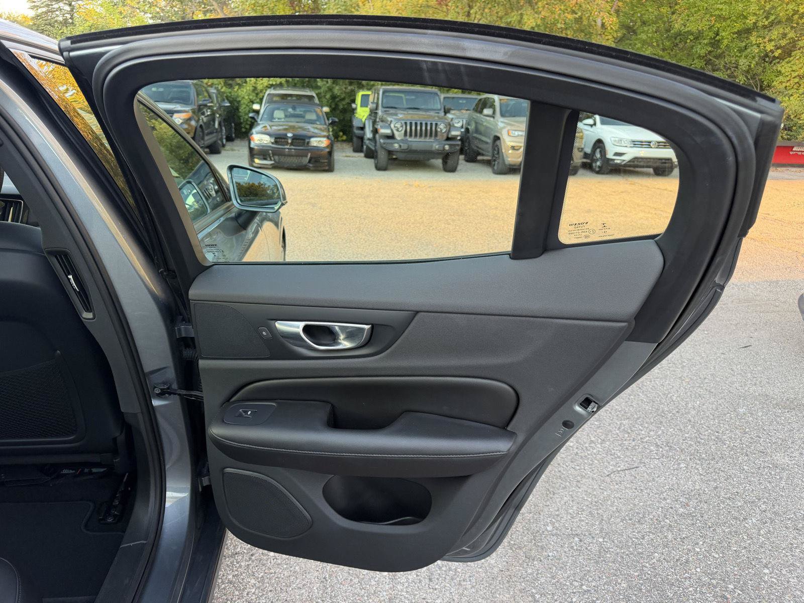 Used 2020 Volvo S60 T5 Momentum FWD image 24