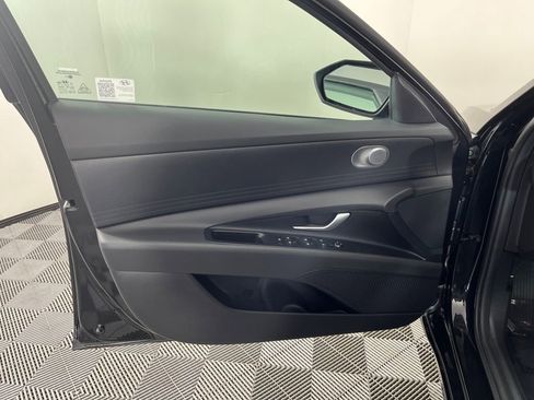 Used 2024 Hyundai Elantra SE image 10