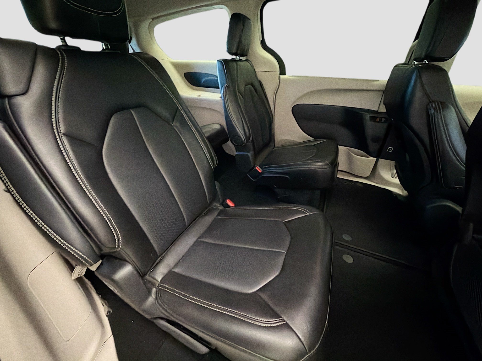Used 2024 Chrysler Pacifica Touring-L FWD image 14