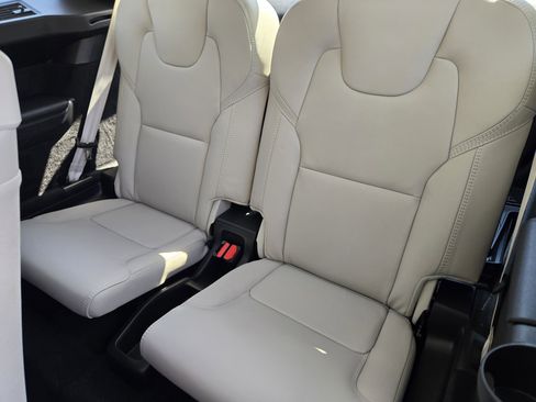 Certified 2025 Volvo XC90 B5 Ultra w/ Protection Package Premier image 41