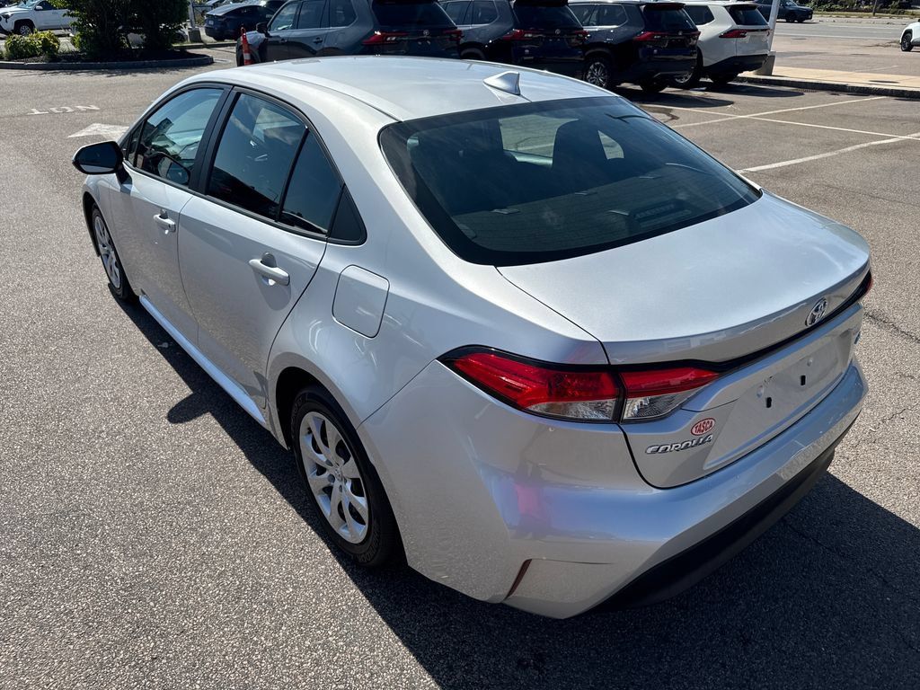 Used 2024 Toyota Corolla LE FWD image 5
