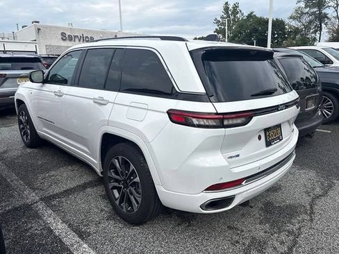 Used 2023 Jeep Grand Cherokee Overland w/ Luxury Tech Group IV AWD/4WD image 11