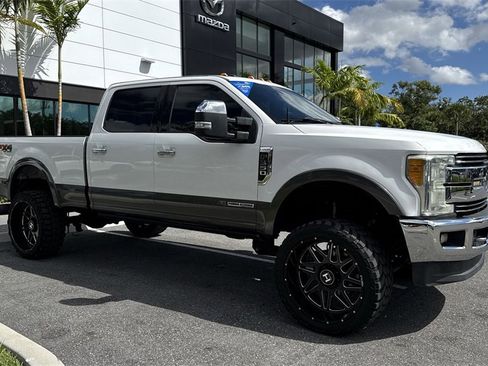 Used 2017 Ford F350 Lariat w/ Chrome Package image 7