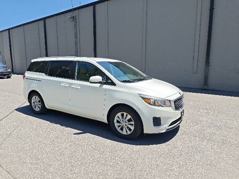 Used 2017 Kia Sedona LX w/ LX Essentials Premium Package FWD image 1