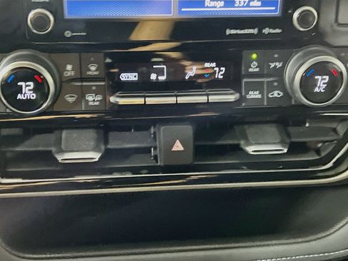 Used 2022 Toyota Highlander XLE FWD image 26