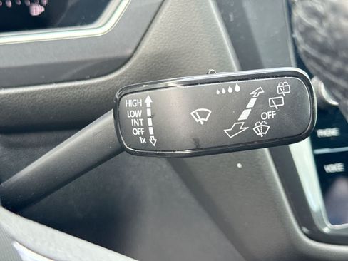 Used 2024 Volkswagen Tiguan SE R-Line FWD image 31
