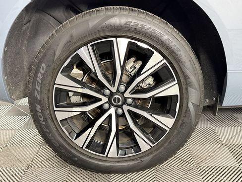 Used 2023 Volvo XC60 B5 Plus FWD image 31