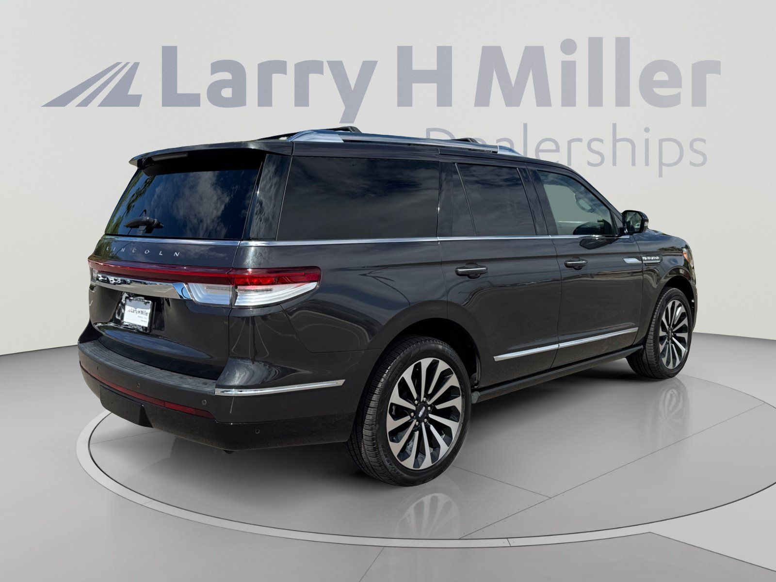 Used 2023 Lincoln Navigator Reserve RWD image 5