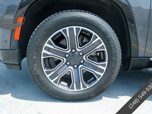Used 2023 Jeep Wagoneer 4WD w/ Premium Group I image 9