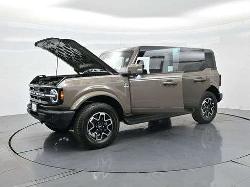 Used 2025 Ford Bronco Outer Banks image 36