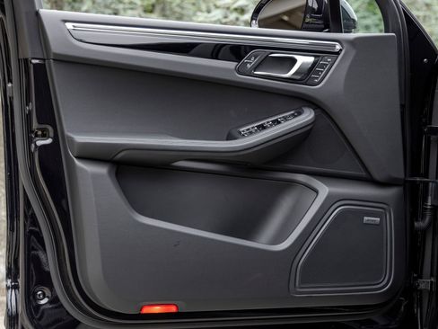 Certified 2026 Porsche Macan AWD/4WD image 24