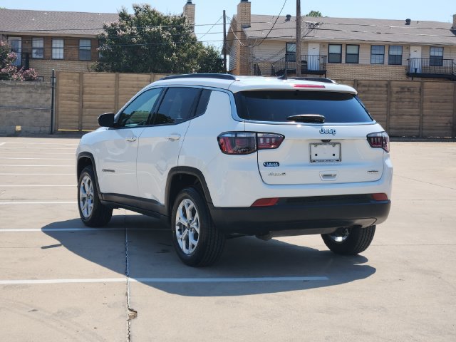 Used 2025 Jeep Compass Latitude AWD/4WD image 3
