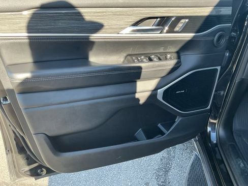 Used 2022 Jeep Wagoneer Series III w/ Flexible Seating Group AWD/4WD image 25