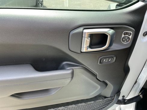 New 2026 Jeep Gladiator Sport AWD/4WD image 9