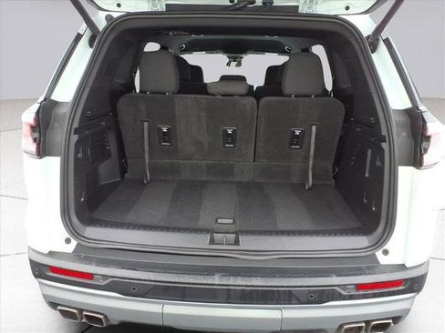 Used 2025 GMC Acadia Elevation image 23