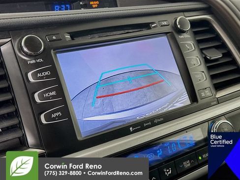 Used 2019 Toyota Highlander XLE AWD/4WD image 17