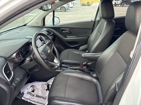 Used 2022 Chevrolet Trax LT w/ LT Convenience Package image 24