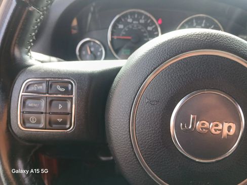 Used 2015 Jeep Wrangler Unlimited Sahara w/ Connectivity Group AWD/4WD image 27
