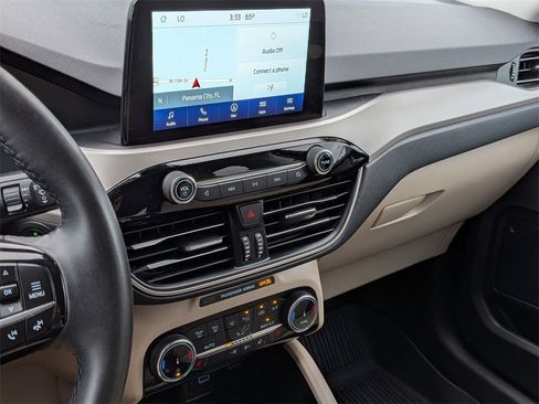 Used 2022 Ford Escape SEL w/ Technology Package image 17